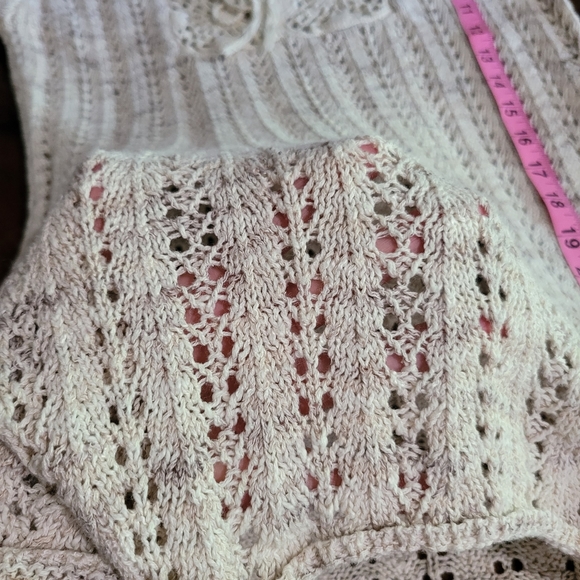 American Rags Size M Women's Long Sleeve Knit Sweater Tan Shark bite - Picture 8 of 10